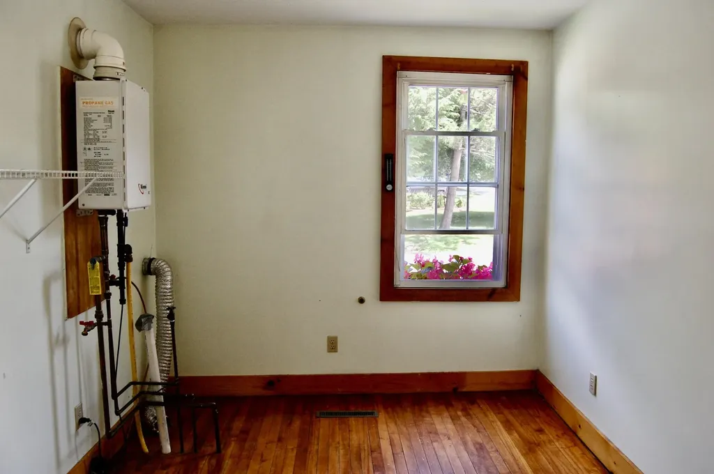 10 Lovejoy Pond Road Wayne ME 04284