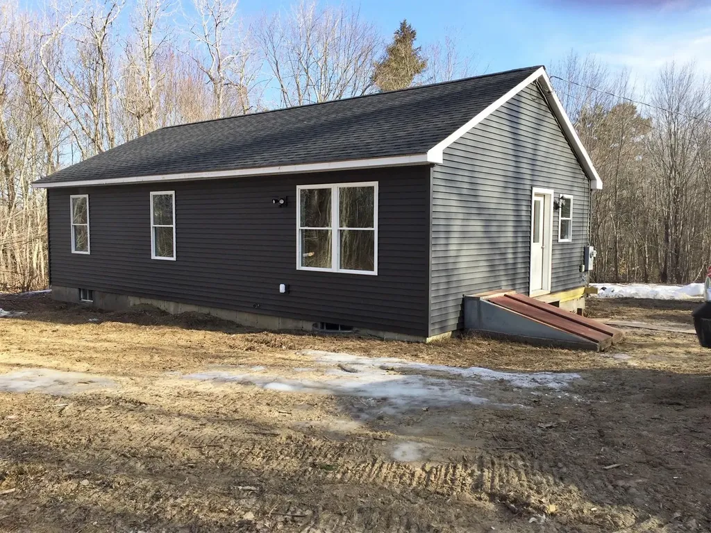 18 Jubilee Lane Belmont ME 04952