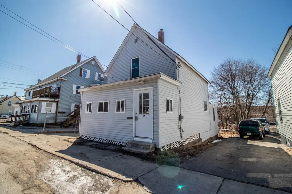 28 North Avenue Sanford ME 04073