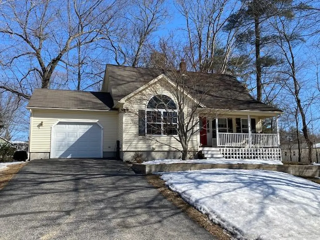 8 Raymond Street Sanford ME 04073