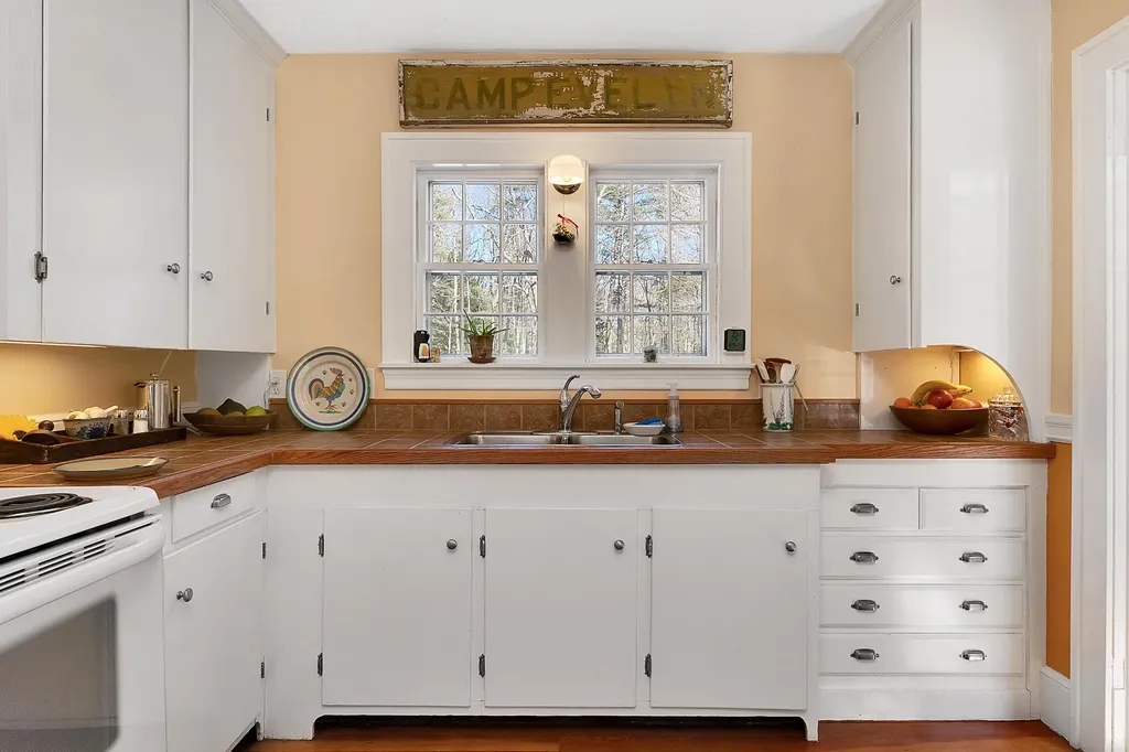 17 Johnson Road Falmouth ME 04105