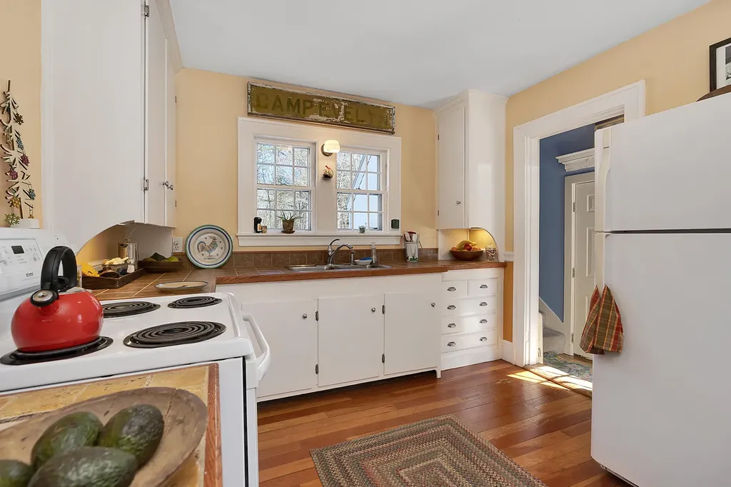 17 Johnson Road Falmouth ME 04105