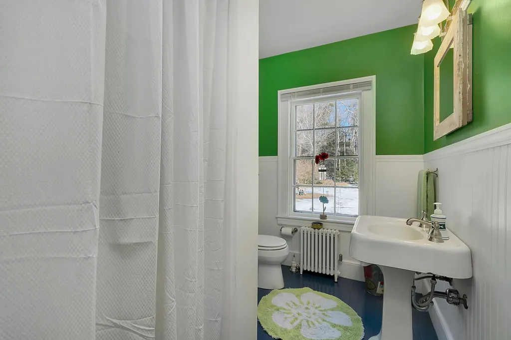 17 Johnson Road Falmouth ME 04105
