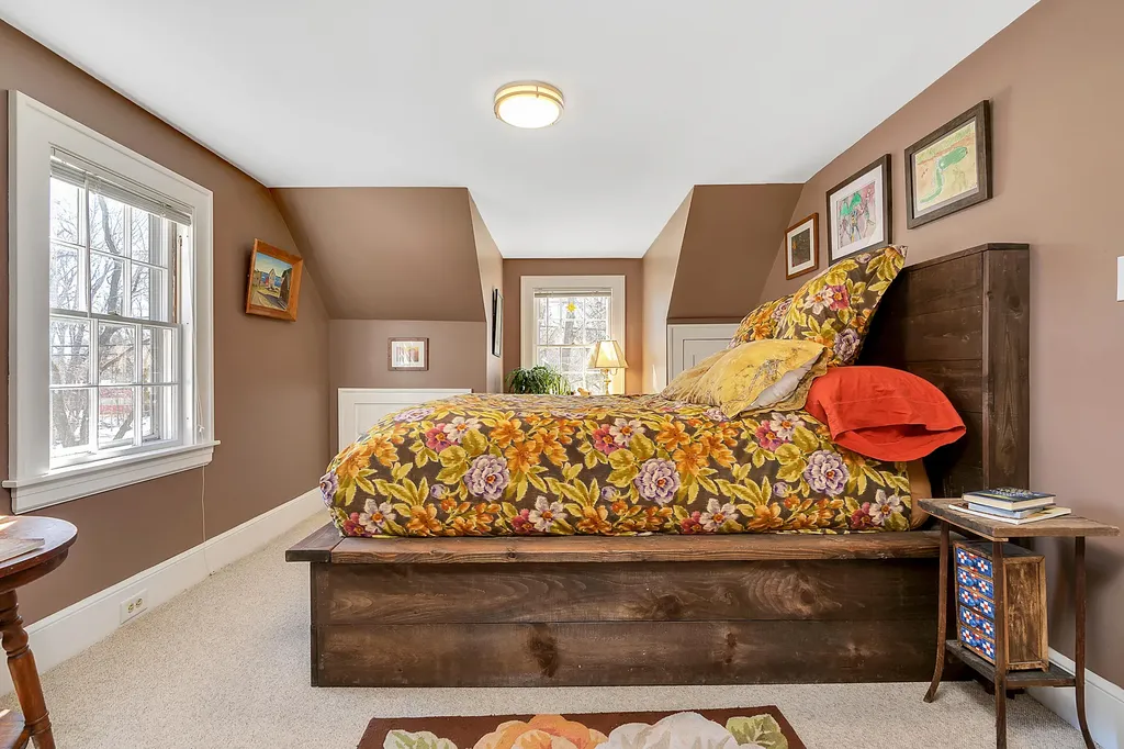 17 Johnson Road Falmouth ME 04105