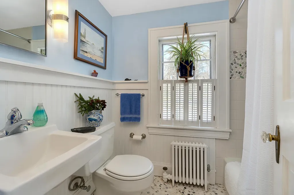 17 Johnson Road Falmouth ME 04105