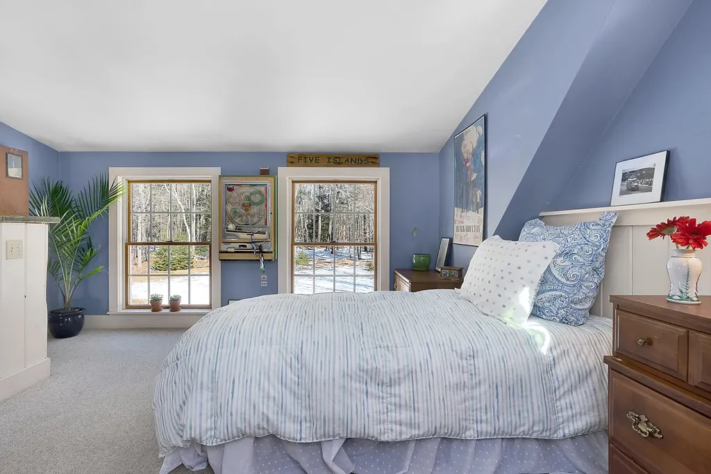 17 Johnson Road Falmouth ME 04105