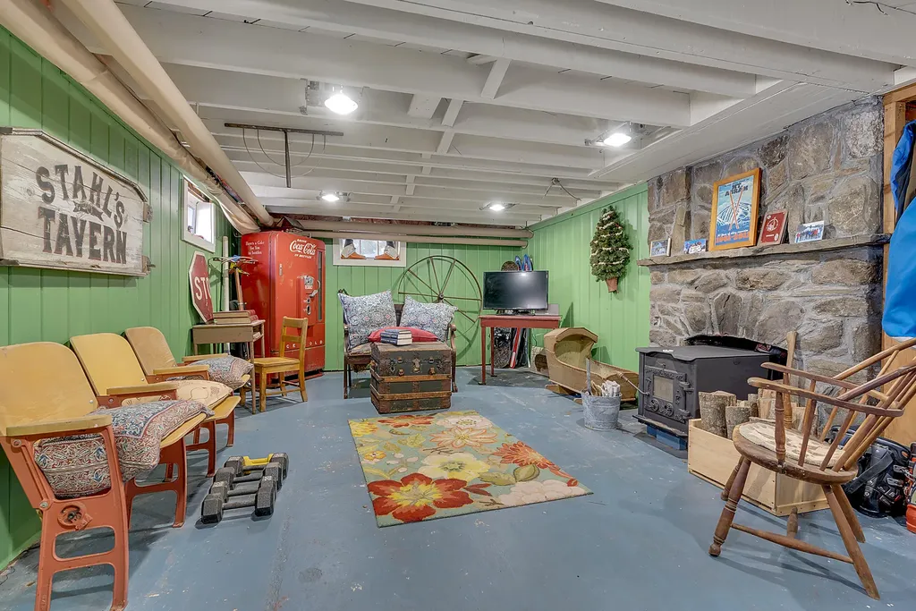17 Johnson Road Falmouth ME 04105