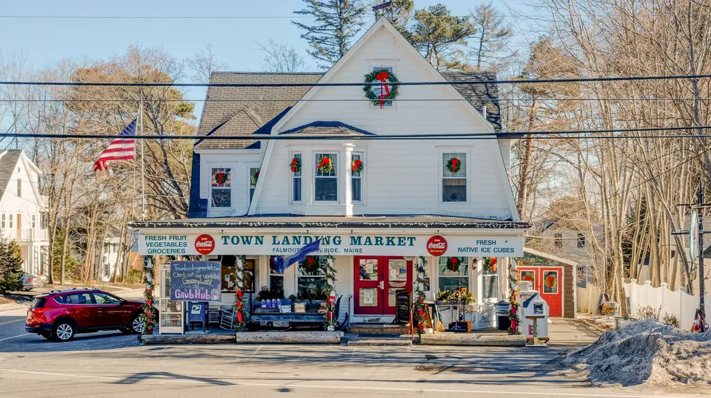17 Johnson Road Falmouth ME 04105