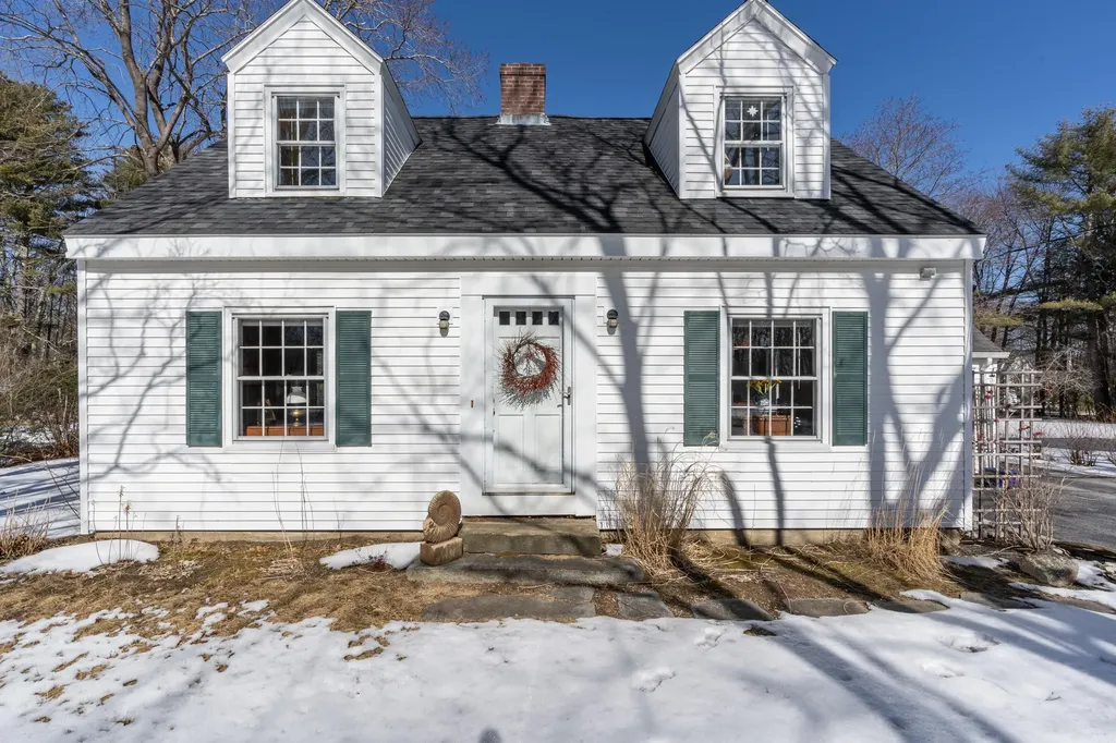 17 Johnson Road Falmouth ME 04105