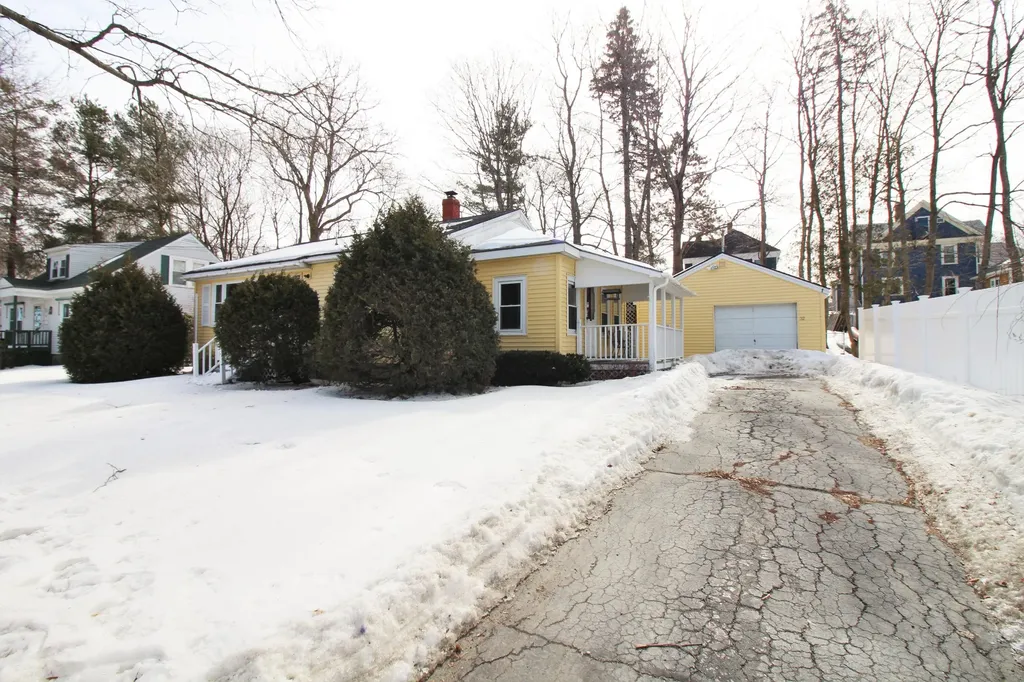 32 Earle Avenue Bangor ME 04401