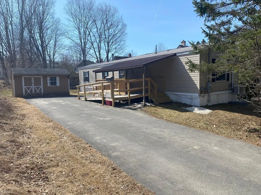 5 Beech Street Dexter ME 04930
