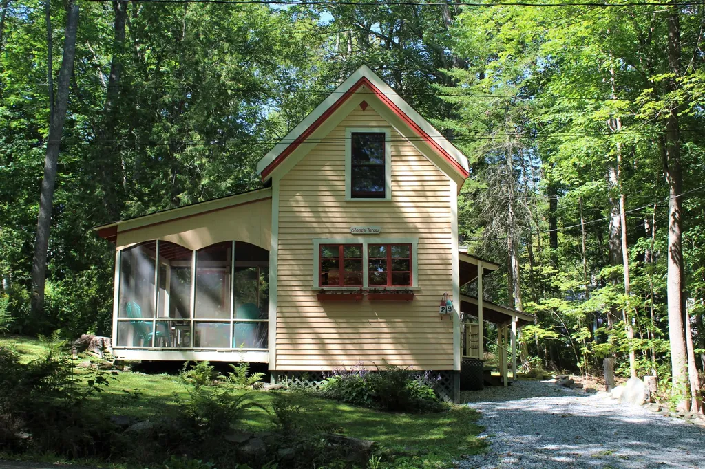 29 Griffin Street Northport ME 04849