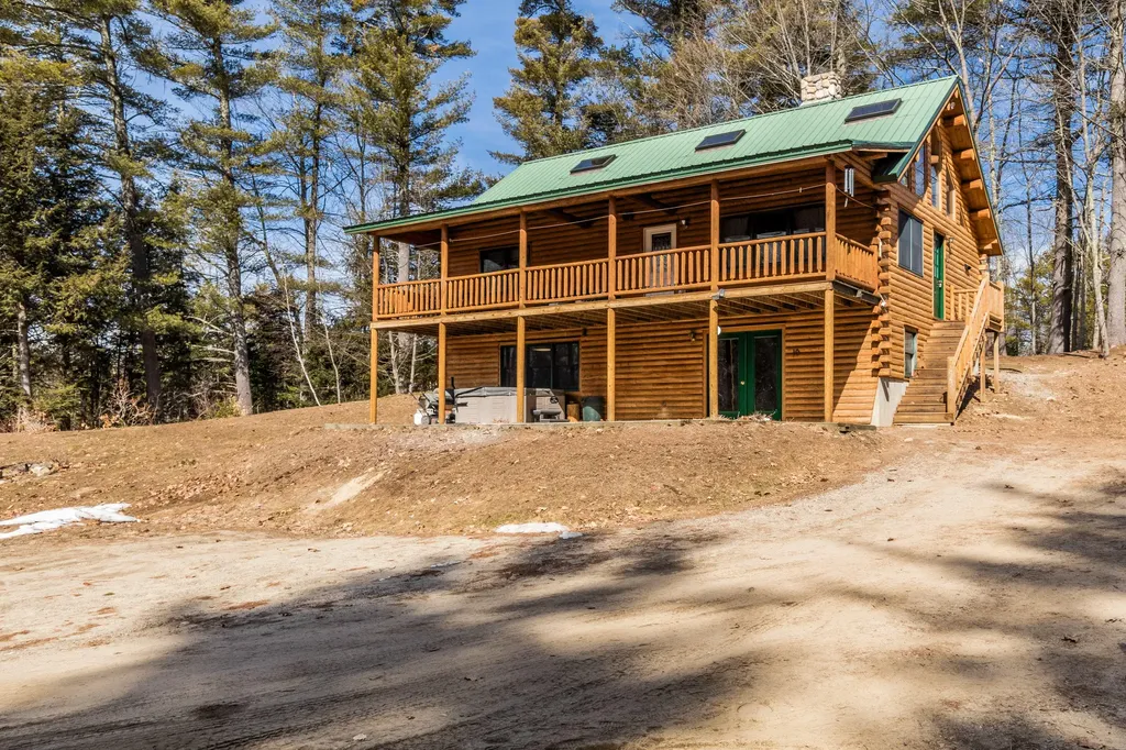 10 Wilmot-lewis Drive Buxton ME 04093
