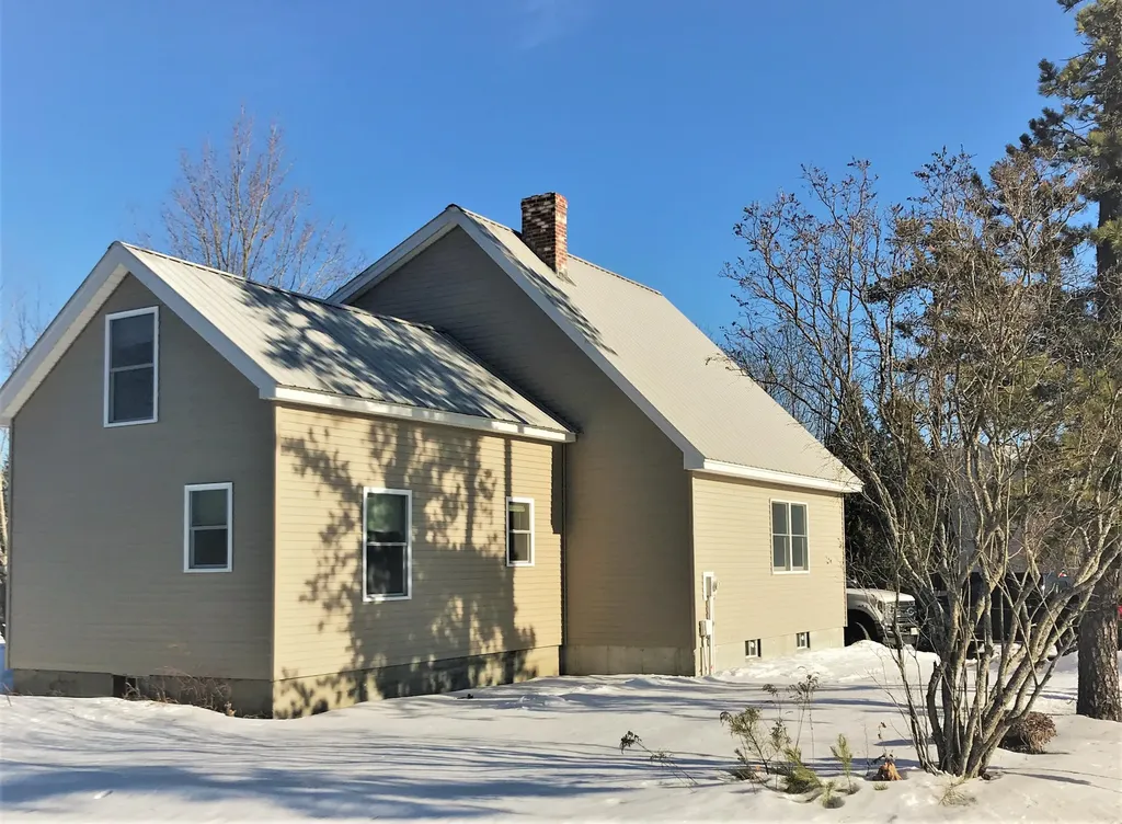 11 Pine Street Porter ME 04068