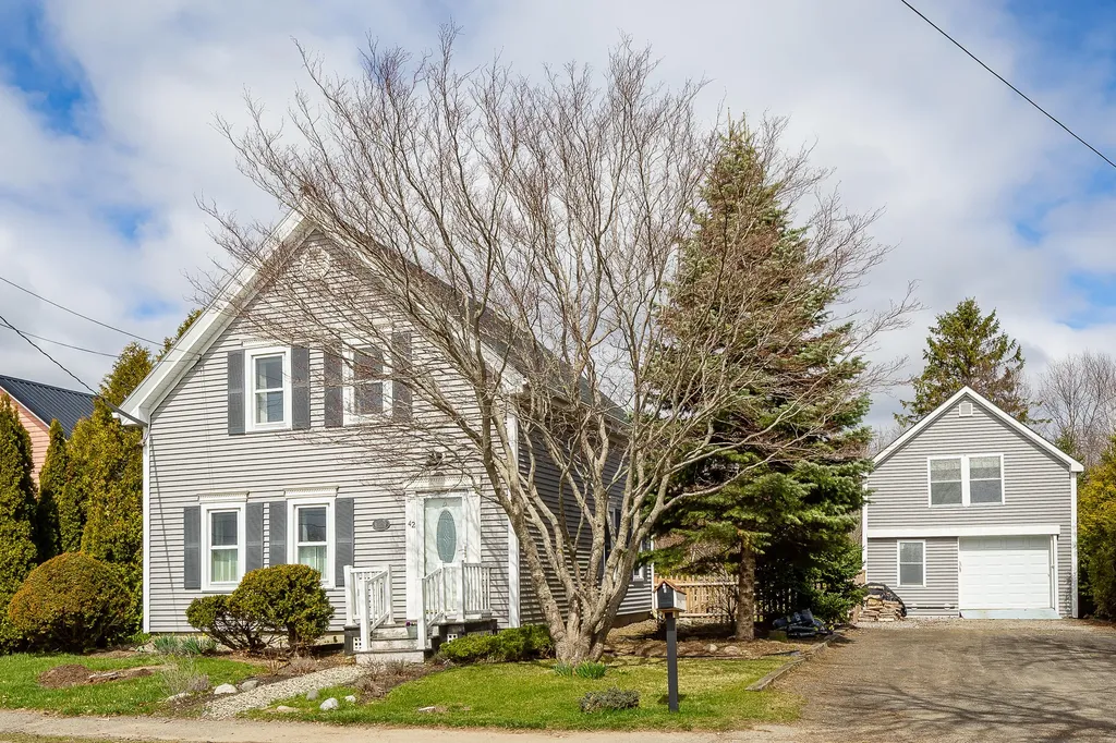 42 Thatcher Street Thomaston ME 04861