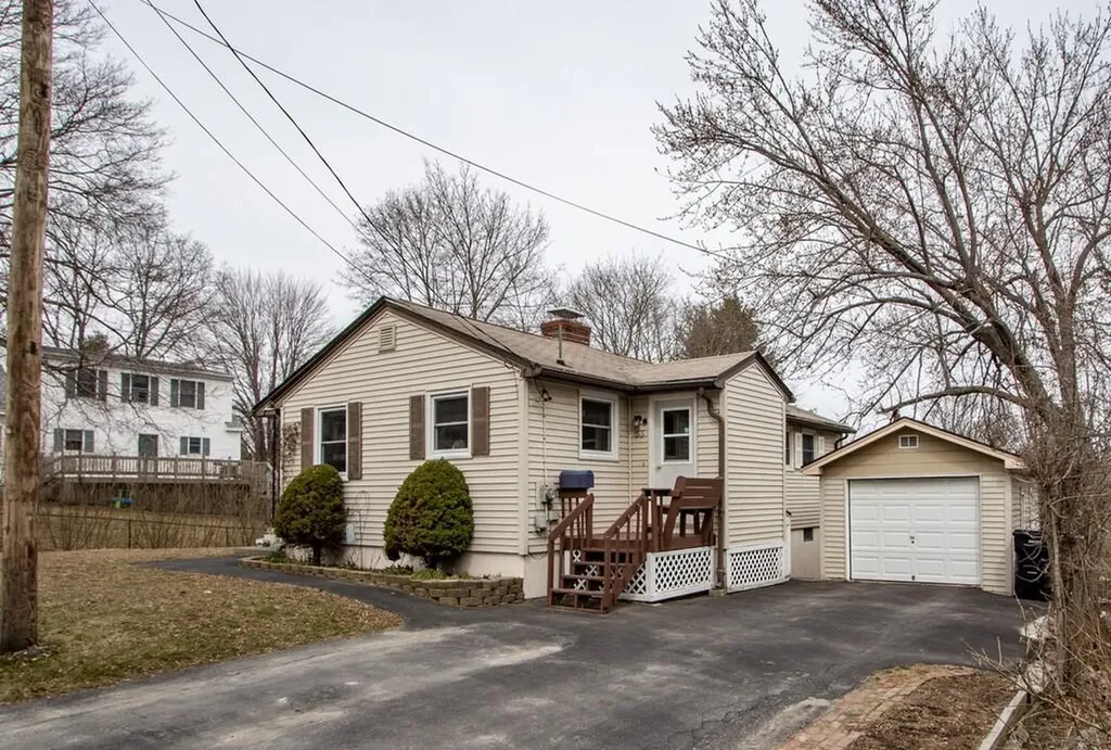 53 Earle Avenue Bangor ME 04401