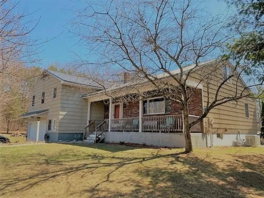 21 Martin Heights Raymond ME 04071