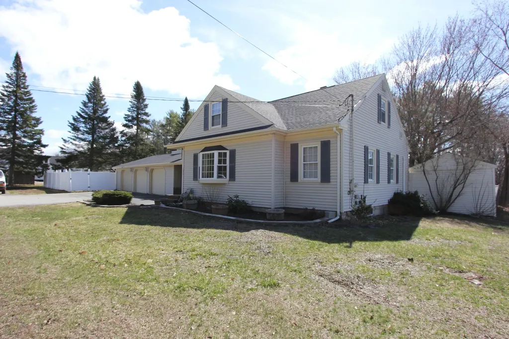1377 Sabattus Street Lewiston ME 04240