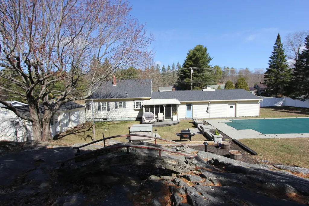 1377 Sabattus Street Lewiston ME 04240