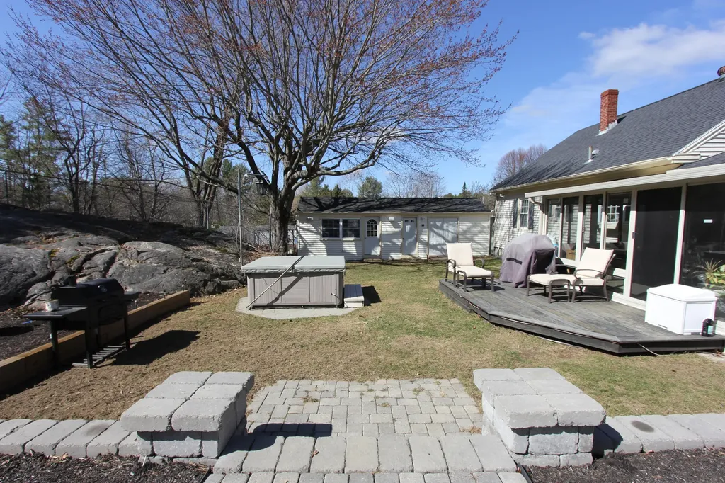 1377 Sabattus Street Lewiston ME 04240