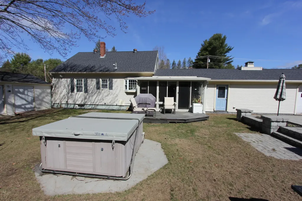 1377 Sabattus Street Lewiston ME 04240