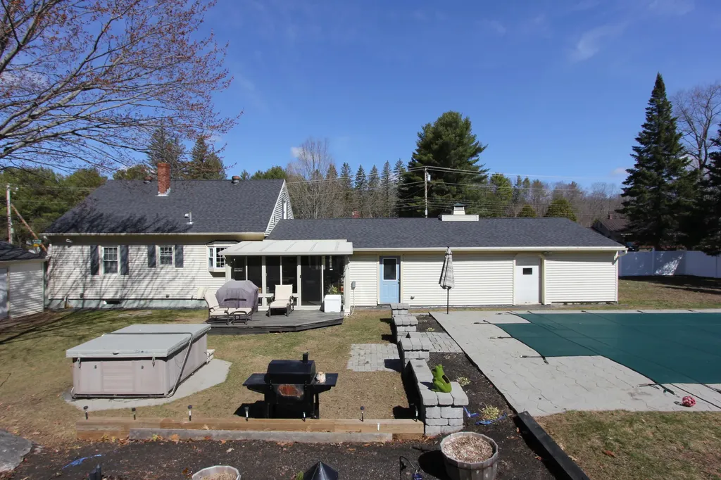 1377 Sabattus Street Lewiston ME 04240