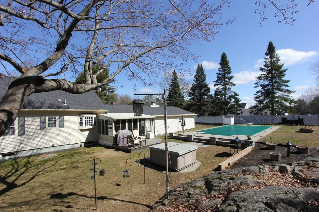 1377 Sabattus Street Lewiston ME 04240
