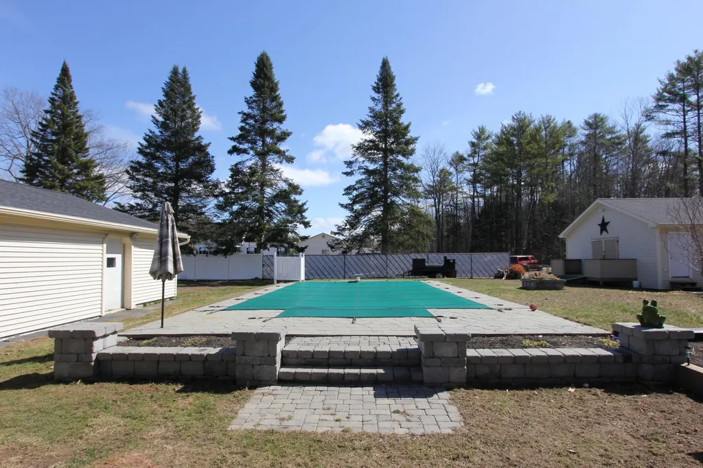 1377 Sabattus Street Lewiston ME 04240
