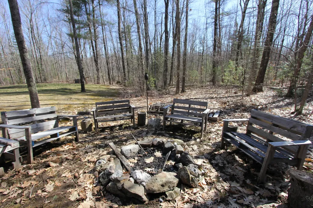 288 Warren Road Monmouth ME 04259