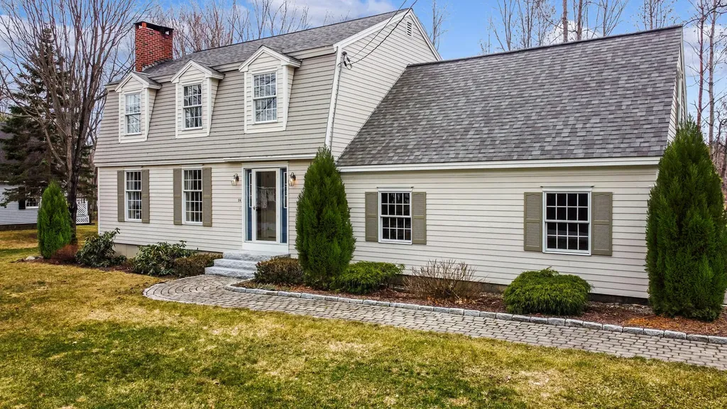 18 Woodlawn Drive Winslow ME 04901