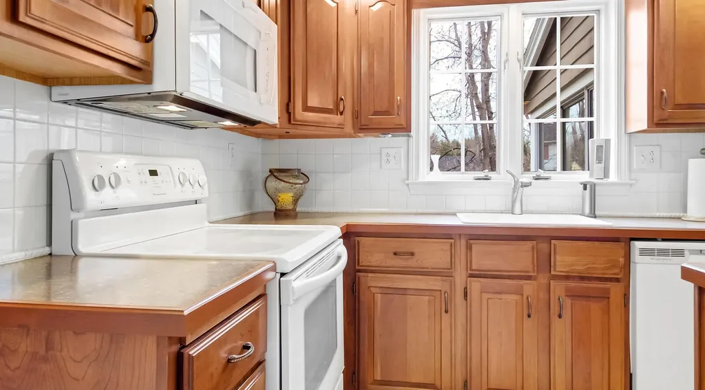 18 Woodlawn Drive Winslow ME 04901