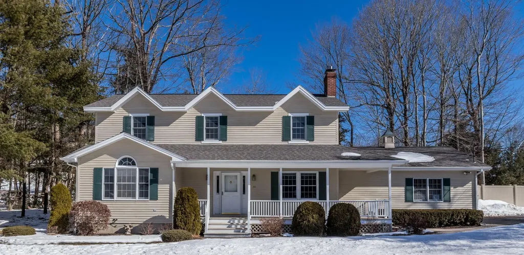 38 Woodside Drive Lewiston ME 04240