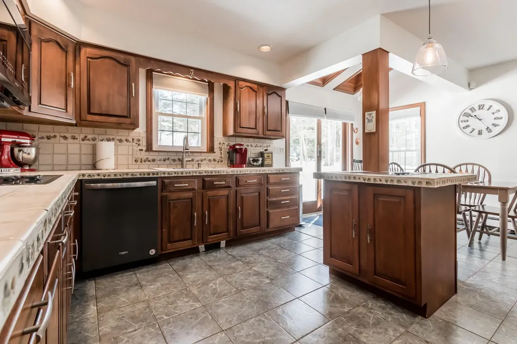 38 Woodside Drive Lewiston ME 04240