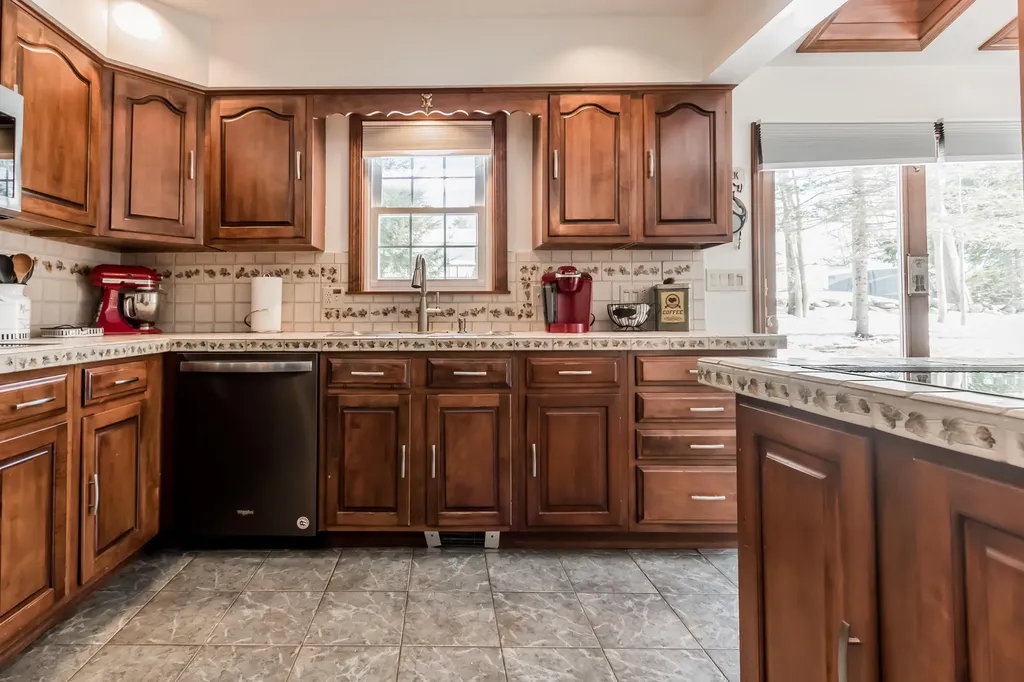 38 Woodside Drive Lewiston ME 04240