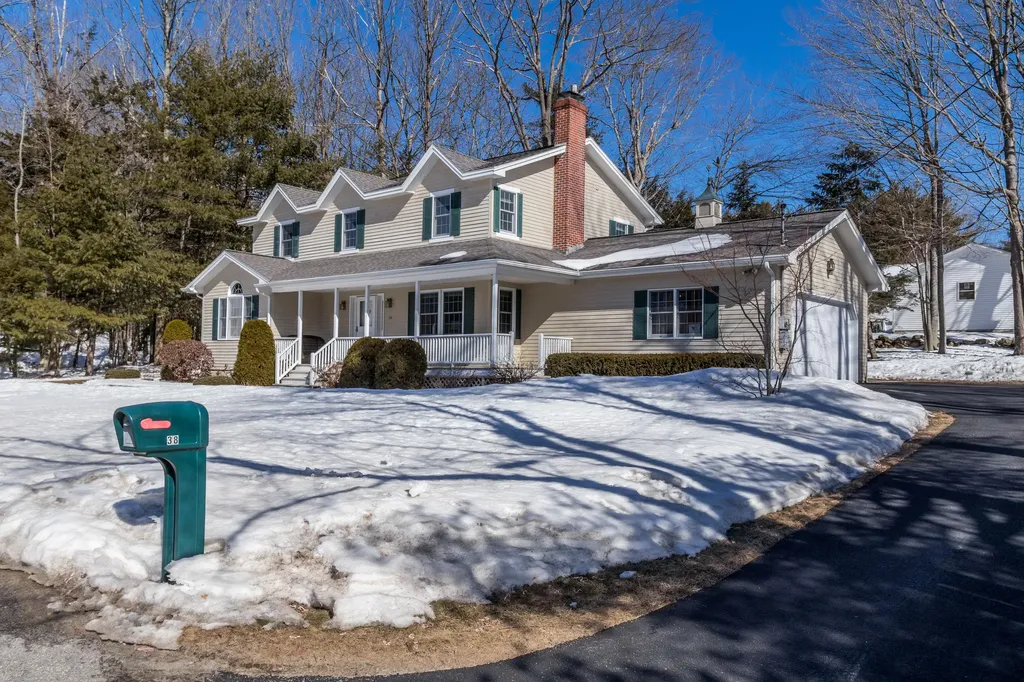 38 Woodside Drive Lewiston ME 04240