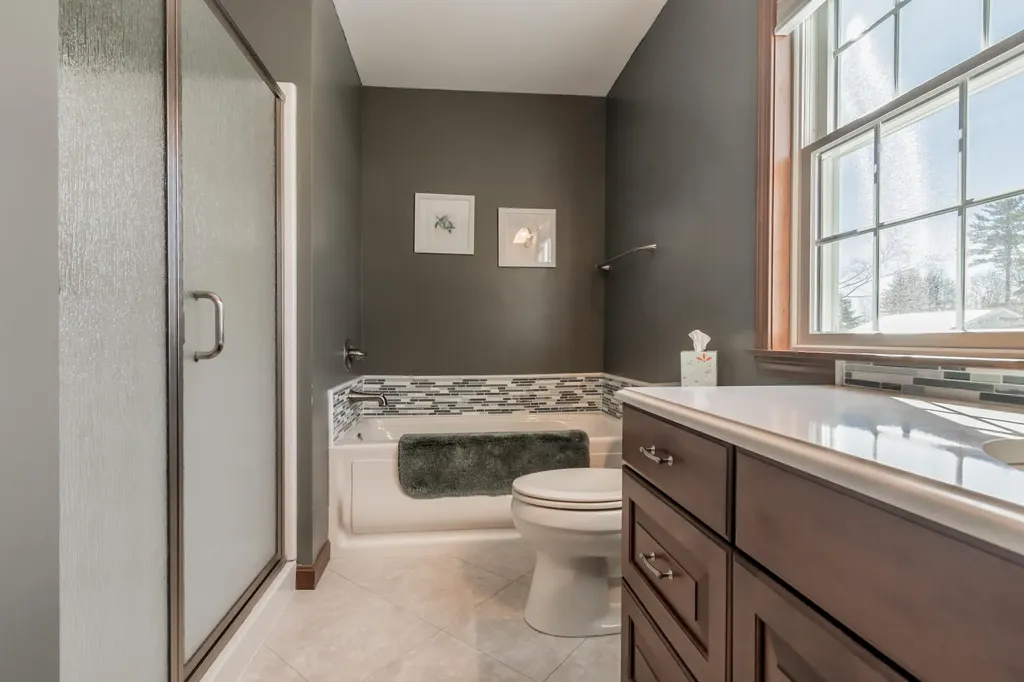 38 Woodside Drive Lewiston ME 04240