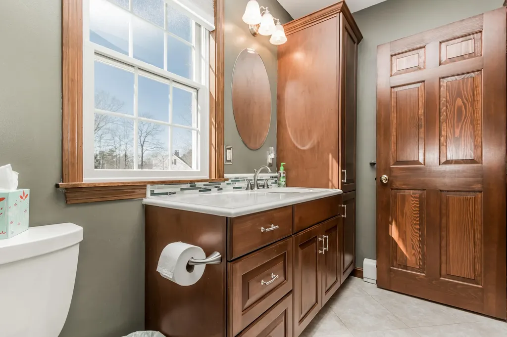 38 Woodside Drive Lewiston ME 04240