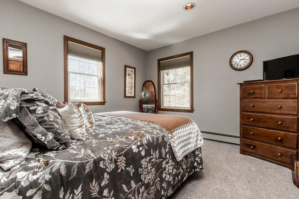 38 Woodside Drive Lewiston ME 04240