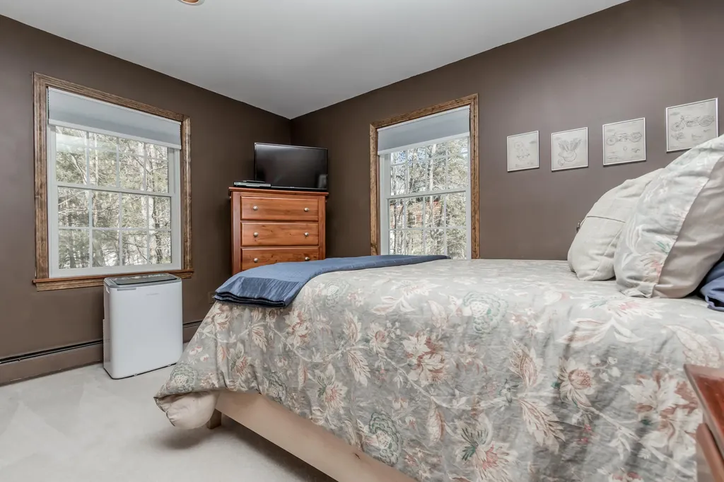 38 Woodside Drive Lewiston ME 04240