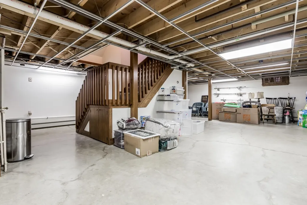 38 Woodside Drive Lewiston ME 04240
