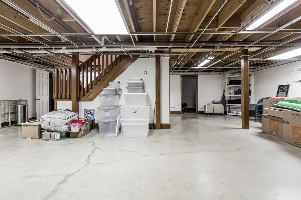 38 Woodside Drive Lewiston ME 04240