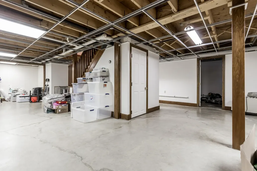 38 Woodside Drive Lewiston ME 04240