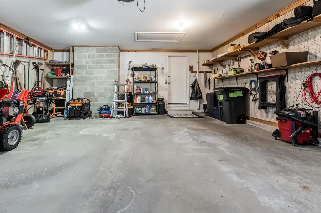 38 Woodside Drive Lewiston ME 04240