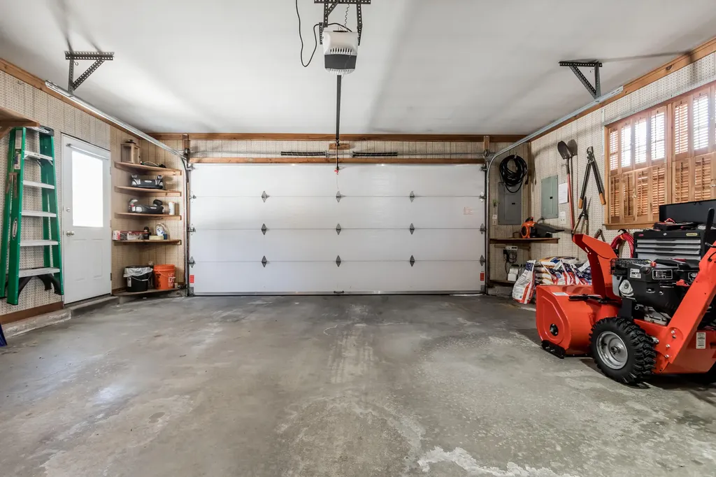 38 Woodside Drive Lewiston ME 04240