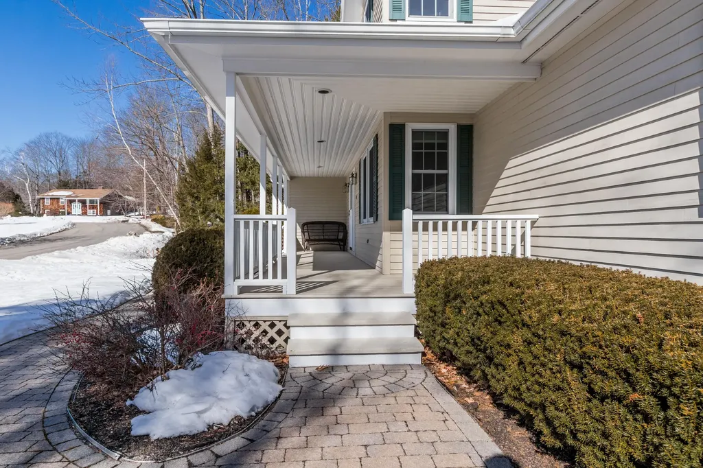 38 Woodside Drive Lewiston ME 04240