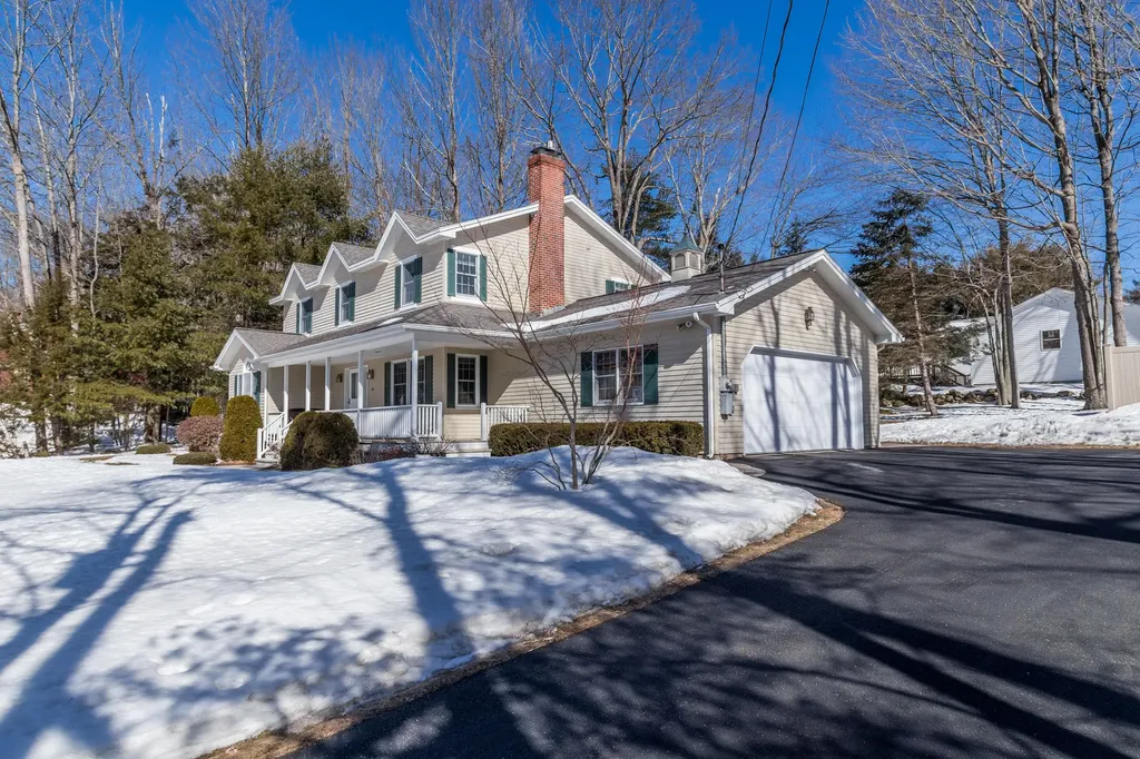38 Woodside Drive Lewiston ME 04240