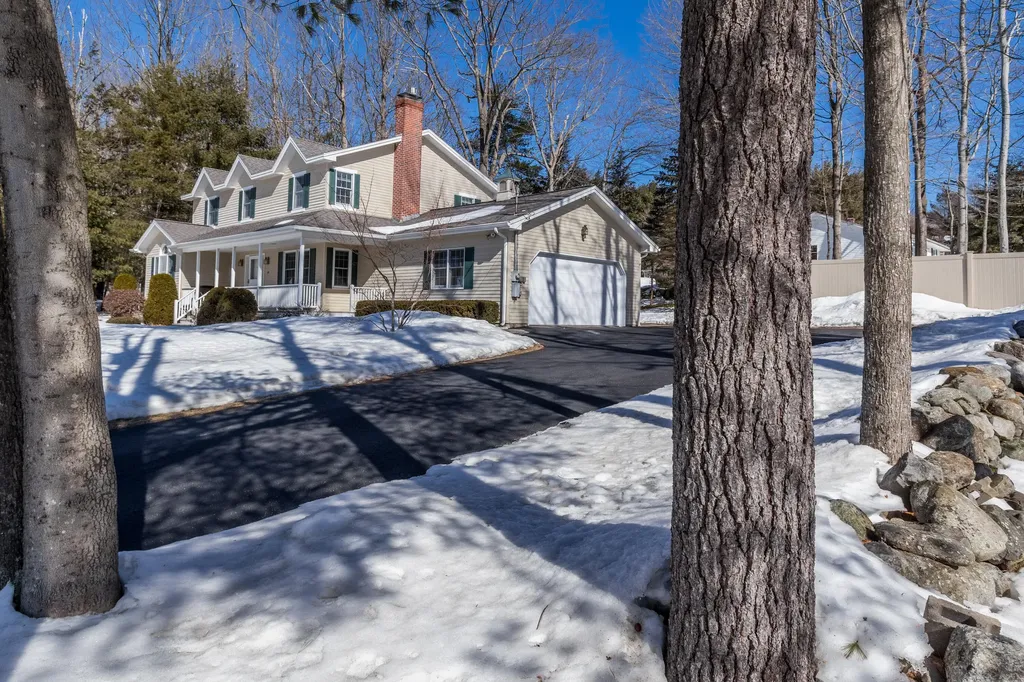 38 Woodside Drive Lewiston ME 04240