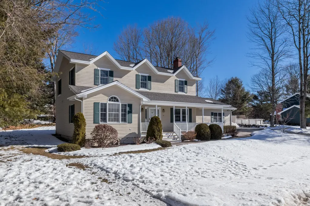 38 Woodside Drive Lewiston ME 04240