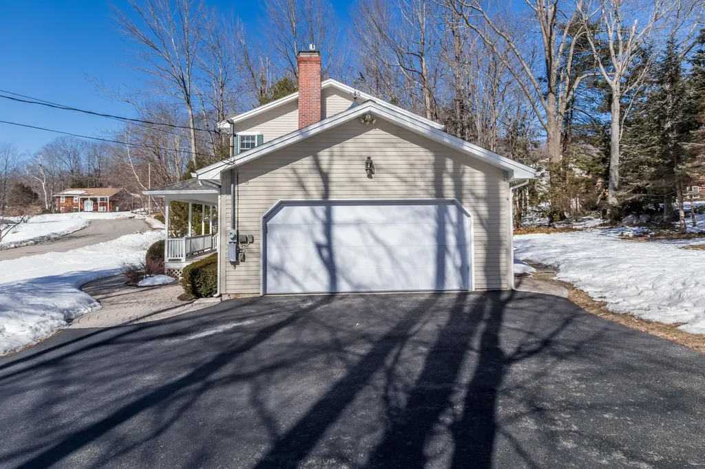 38 Woodside Drive Lewiston ME 04240