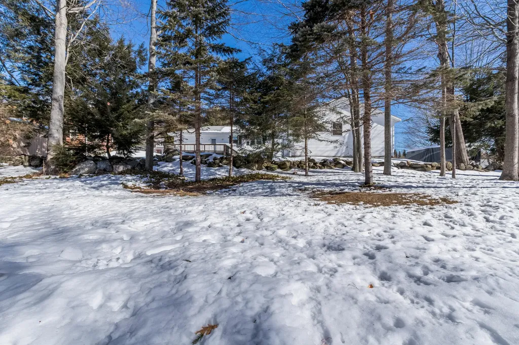38 Woodside Drive Lewiston ME 04240